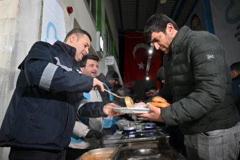 Baskan akin sahurunu hal esnafiyla birlikte yapti