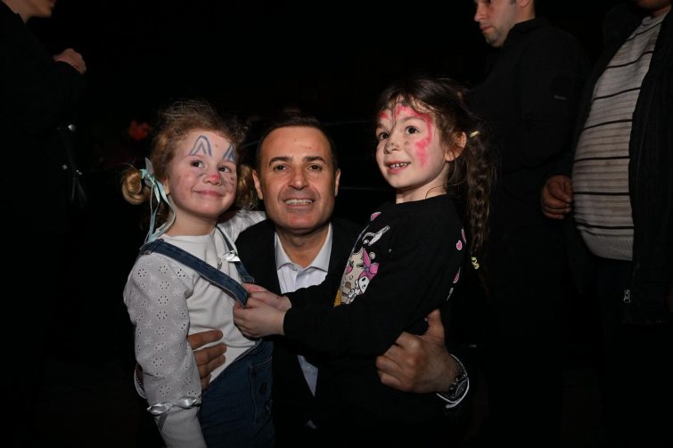 buyuksehirin_bereket_sofrasi_edremitte_kuruldu_1-755x503 Büyükşehir’in bereket sofrası Edremit’te kuruldu