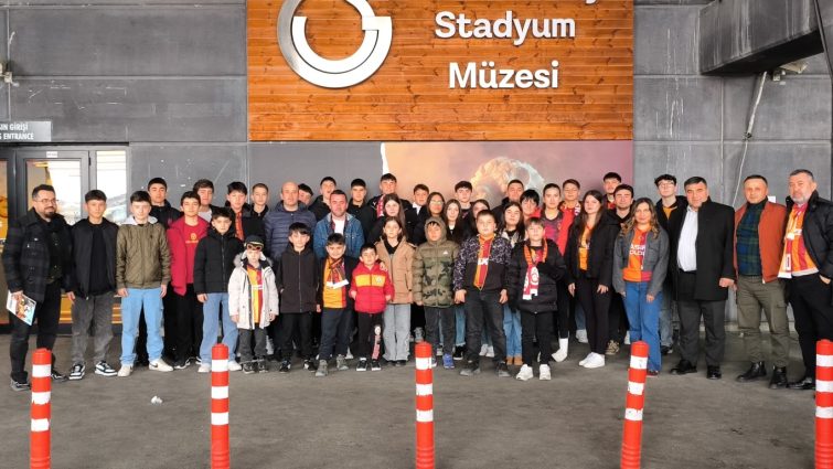 sindirgili_depremzede_genclere_baskan_akindan_destek_1_medium-755x425 Sındırgılı depremzede gençlere Başkan Akın’dan destek