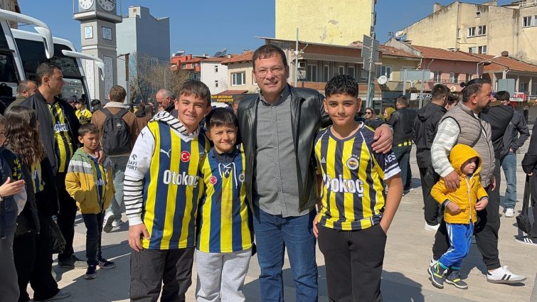 sindirgili_depremzede_genclere_baskan_akindan_destek_2_medium-755x425 Sındırgılı depremzede gençlere Başkan Akın’dan destek