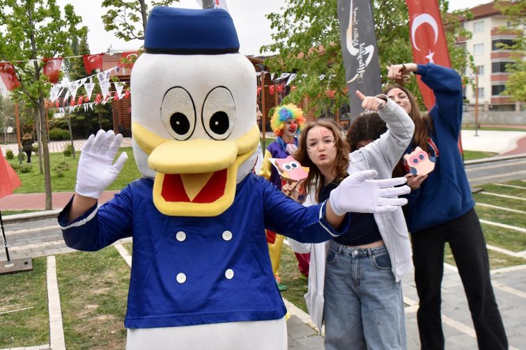 1-5-755x503 BAYRAMIN COŞKUSU ALTIEYLÜL’DE YAŞANACAK