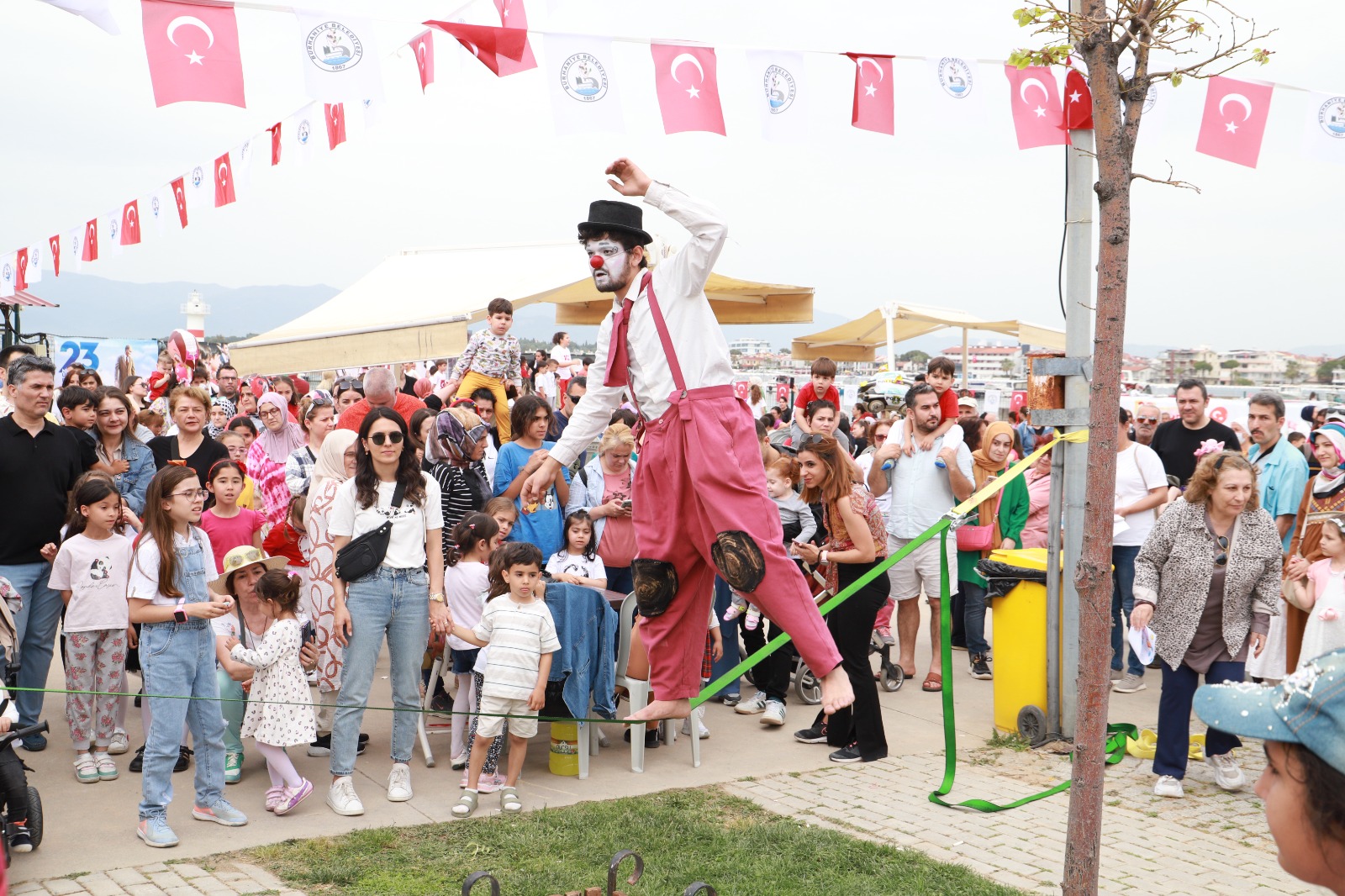 BURHANİYE’DE 23 NİSAN RUHUNA YAKIŞIR KUTLAMA