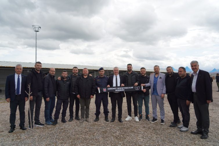 DOGAL-YASAM-ALANI-BINLERIN-KATILIMIYLA-ACILDI-1-755x503 EDREMİT’TE CAN DOSTLAR DOĞAL YAŞAM ALANINA KAVUŞTU