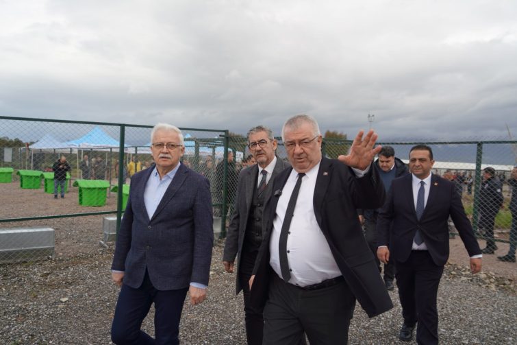 DOGAL-YASAM-ALANI-BINLERIN-KATILIMIYLA-ACILDI-10-755x503 EDREMİT’TE CAN DOSTLAR DOĞAL YAŞAM ALANINA KAVUŞTU