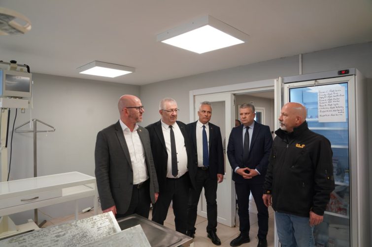 DOGAL-YASAM-ALANI-BINLERIN-KATILIMIYLA-ACILDI-14-755x503 EDREMİT’TE CAN DOSTLAR DOĞAL YAŞAM ALANINA KAVUŞTU