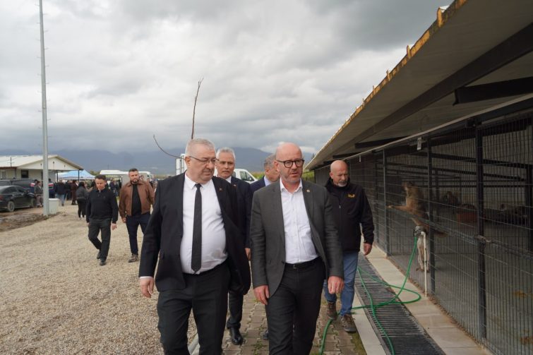 DOGAL-YASAM-ALANI-BINLERIN-KATILIMIYLA-ACILDI-16-755x503 EDREMİT’TE CAN DOSTLAR DOĞAL YAŞAM ALANINA KAVUŞTU