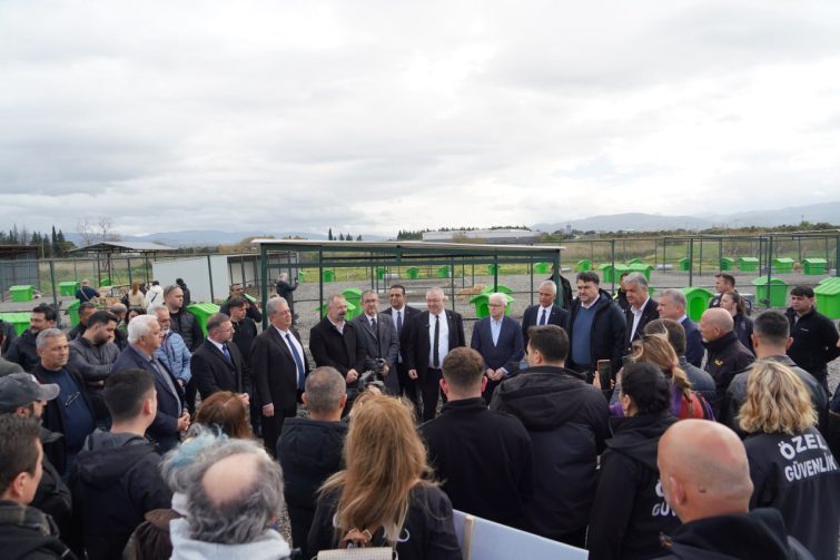 DOGAL-YASAM-ALANI-BINLERIN-KATILIMIYLA-ACILDI-9-755x503 EDREMİT’TE CAN DOSTLAR DOĞAL YAŞAM ALANINA KAVUŞTU