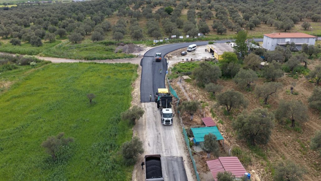 Buyuksehir yaz kis demeden yol calismalarina devam ediyor