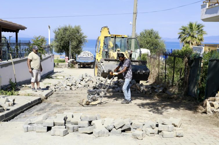 1-1-755x503 BURHANİYE'DE YOL ÇALIŞMALARI TÜM HIZIYLA DEVAM EDİYOR