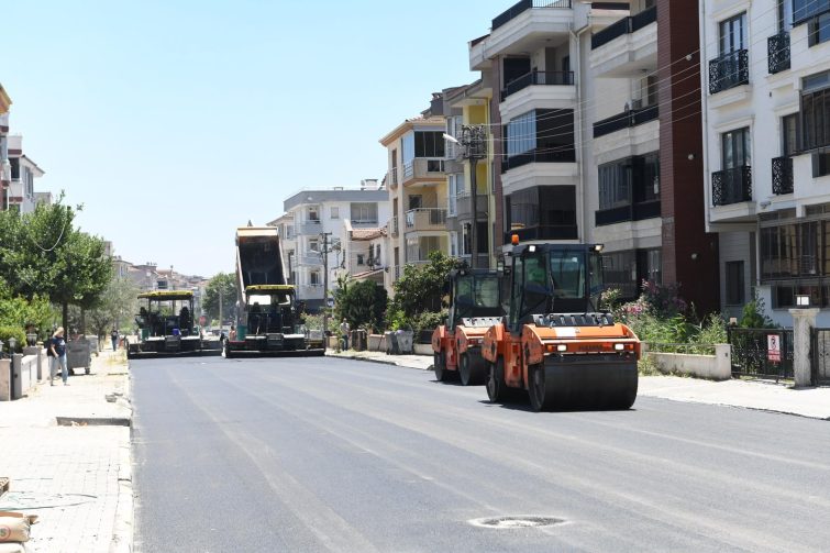 1-3-755x503 ALTIEYLÜL’DE ASFALT MESAİSİ ARALIKSIZ SÜRÜYOR