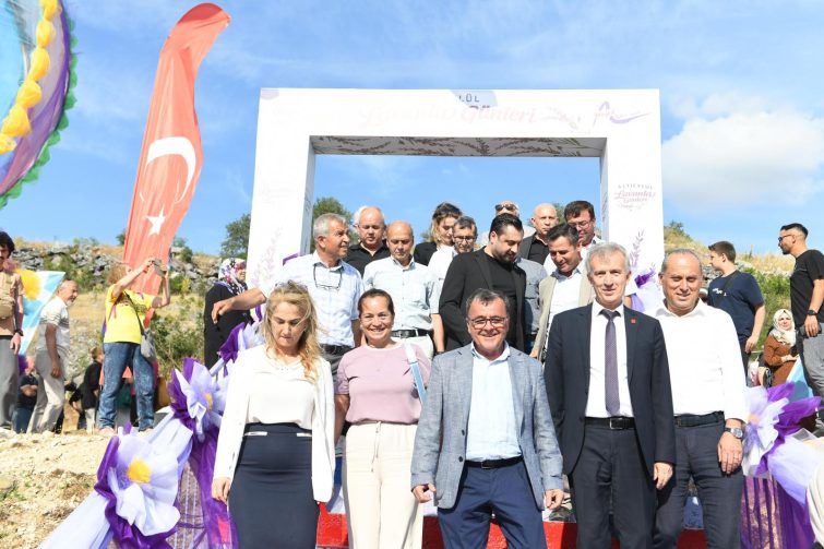 1-6-1-755x503 ALTIEYLÜL’DE MOR ŞÖLEN BÜYÜLEDİ
