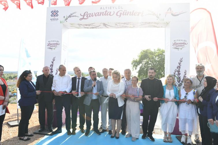 1-7-755x503 ALTIEYLÜL’DE MOR ŞÖLEN BÜYÜLEDİ