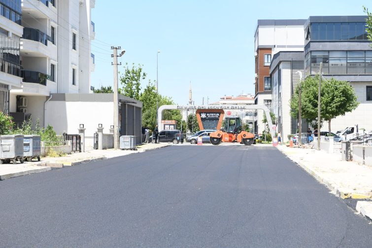 1-9-755x503 ALTIEYLÜL’DE ASFALT MESAİSİ ARALIKSIZ SÜRÜYOR