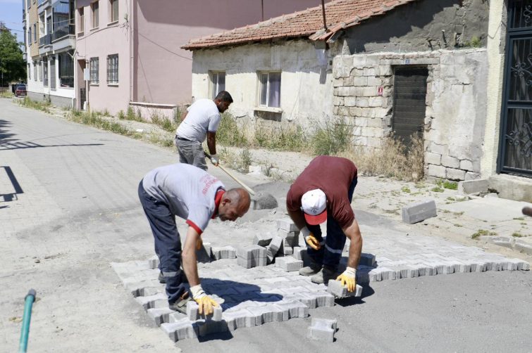 7-1-755x502 BURHANİYE'DE YOL ÇALIŞMALARI TÜM HIZIYLA DEVAM EDİYOR