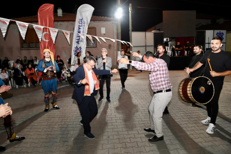 1-10-755x503 ALTIEYLÜL’DE YAZ COŞKUSUNUN İKİNCİ DURAĞI YAKUPKÖY OLDU