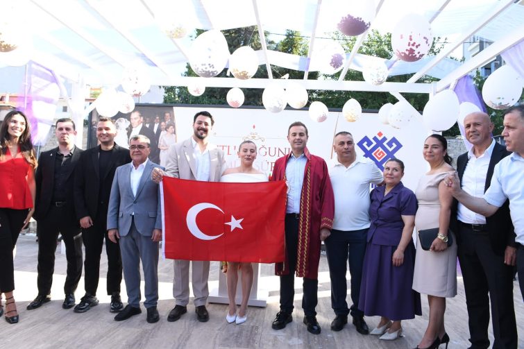 1-11-1-755x503 AÇIK HAVA NİKAH SALONU ALTIEYLÜL’E ÇOK YAKIŞTI