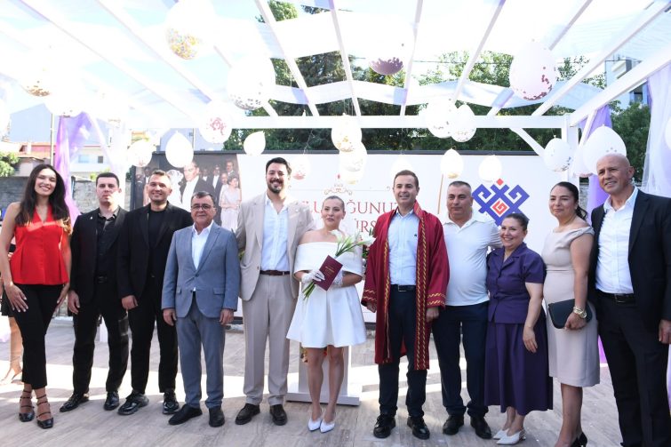 1-6-1-755x503 AÇIK HAVA NİKAH SALONU ALTIEYLÜL’E ÇOK YAKIŞTI