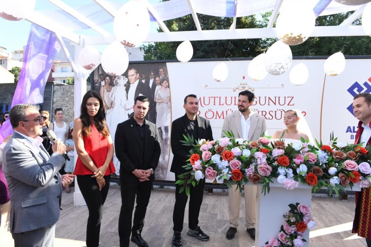 1-9-1-755x503 AÇIK HAVA NİKAH SALONU ALTIEYLÜL’E ÇOK YAKIŞTI