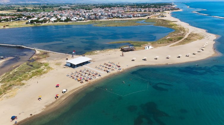 Altinova-Kum-Adasi-755x424 Ayvalık Belediyesi plajlarında Mavi Bayraklar göndere çekildi