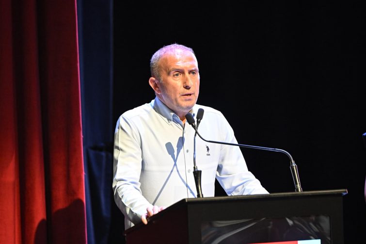 cumhuriyet_meydani_sosyal_merkezi_proje_yarismasinda_oduller_sahiplerini_buldu_4-755x503 Akın, "Balıkesir’imizi Değiştiriyor, Dönüştürüyor ve Güzelleştiriyoruz"