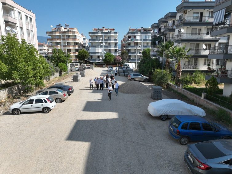 photo_2026-07-22_14-39-33-755x566 EDREMİT'TE YOL SEFERBERLİĞİ SÜRÜYOR