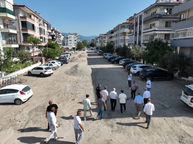 photo_2026-07-22_14-39-36-755x566 EDREMİT'TE YOL SEFERBERLİĞİ SÜRÜYOR