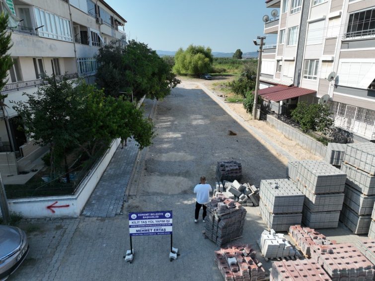 photo_2026-07-22_14-39-38-755x566 EDREMİT'TE YOL SEFERBERLİĞİ SÜRÜYOR