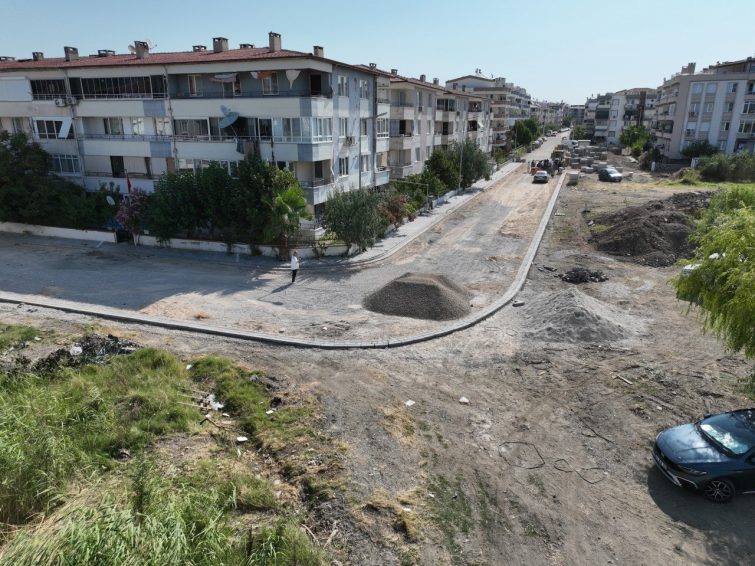 photo_2026-07-22_14-39-39-755x566 EDREMİT'TE YOL SEFERBERLİĞİ SÜRÜYOR