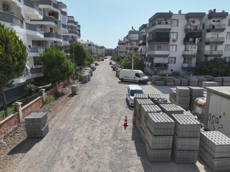photo_2026-07-22_14-39-40-755x566 EDREMİT'TE YOL SEFERBERLİĞİ SÜRÜYOR