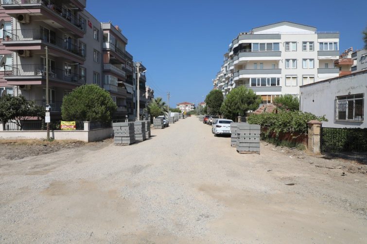 photo_2026-07-22_14-39-42-755x503 EDREMİT'TE YOL SEFERBERLİĞİ SÜRÜYOR