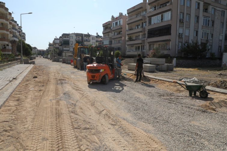 photo_2026-07-22_14-39-53-755x503 EDREMİT'TE YOL SEFERBERLİĞİ SÜRÜYOR