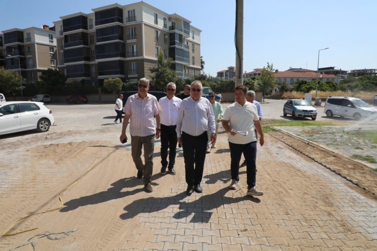 photo_2026-07-22_14-40-34-755x503 EDREMİT'TE YOL SEFERBERLİĞİ SÜRÜYOR