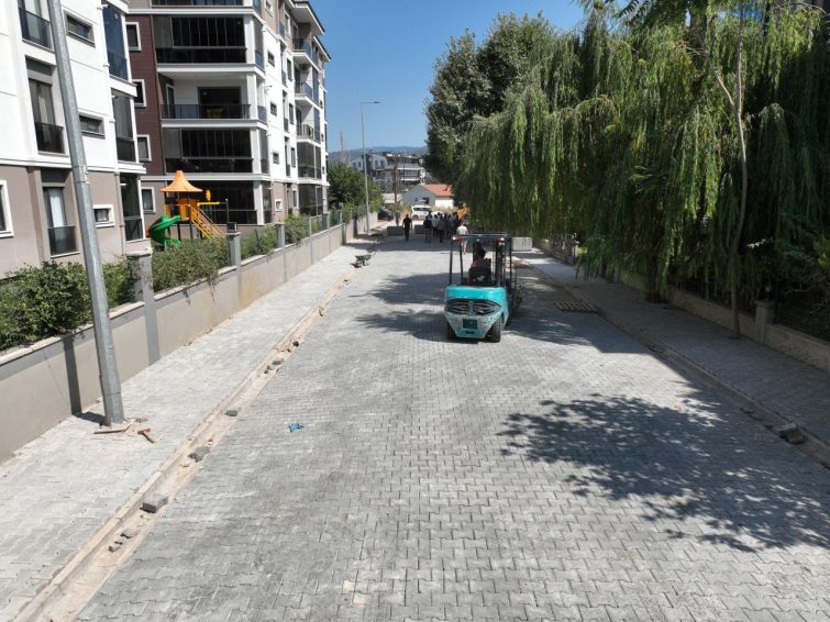 photo_2026-07-22_14-40-55-755x566 EDREMİT'TE YOL SEFERBERLİĞİ SÜRÜYOR