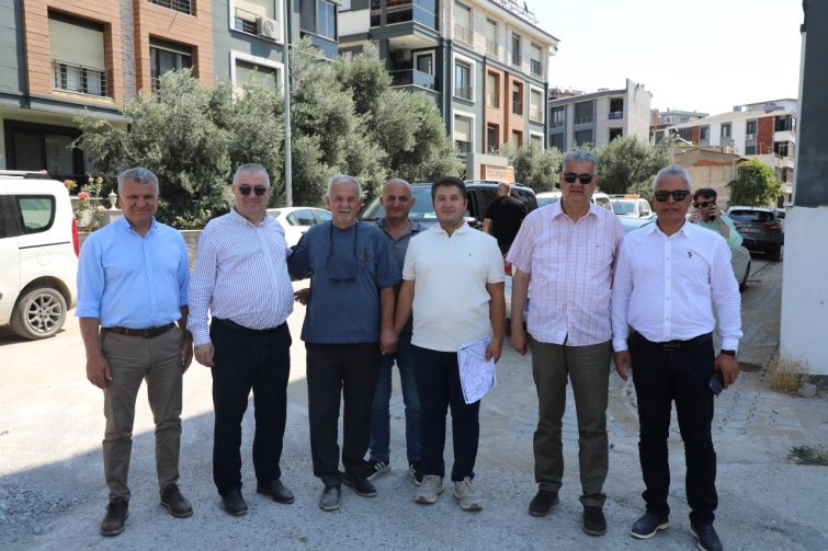 photo_2026-07-22_14-41-00-2-755x503 EDREMİT'TE YOL SEFERBERLİĞİ SÜRÜYOR