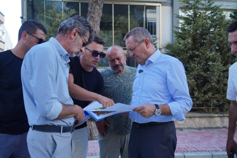 03-755x503 Ayvalık’ta yol dönüşümü 150 Evler Mahallesi’nden başladı
