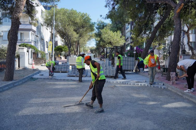 05-755x503 Ayvalık’ta yol dönüşümü 150 Evler Mahallesi’nden başladı