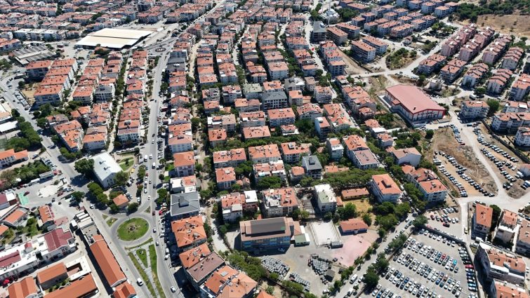 06-755x425 Ayvalık’ta yol dönüşümü 150 Evler Mahallesi’nden başladı