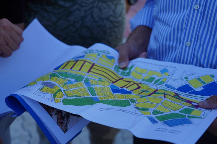 09-755x503 Ayvalık’ta yol dönüşümü 150 Evler Mahallesi’nden başladı