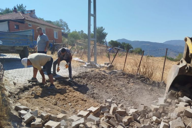 16f3d583-1581-4fc7-b951-1cff39093221-755x503 BURHANİYE’DE YOL YAPIM VE ONARIM ÇALIŞMALARI KESİNTİSİZ SÜRÜYOR