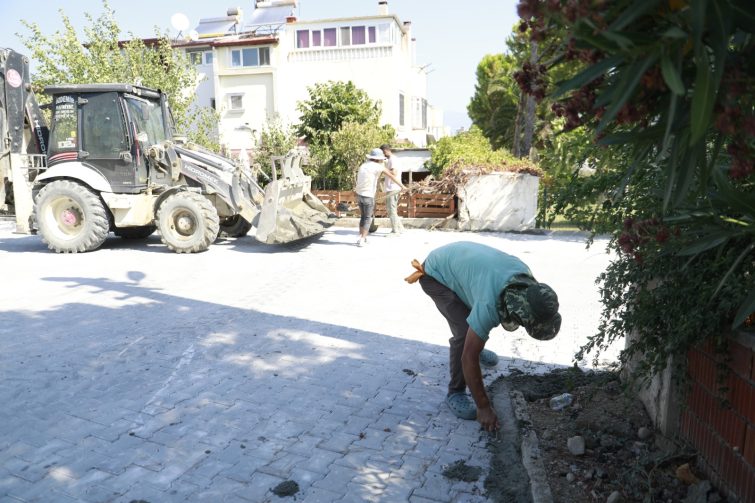1b5c3a9b-d4ac-4abc-bc62-03d015d57cd8-755x503 BURHANİYE’DE YOL YAPIM VE ONARIM ÇALIŞMALARI KESİNTİSİZ SÜRÜYOR