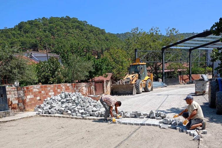 2e3cb88d-3b5e-4682-af0e-011cfe1ffb9c-755x503 BURHANİYE’DE YOL YAPIM VE ONARIM ÇALIŞMALARI KESİNTİSİZ SÜRÜYOR