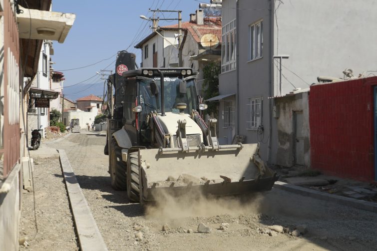 418d9e88-0795-4d63-8db5-fa8e36667381-755x503 BURHANİYE’DE YOL YAPIM VE ONARIM ÇALIŞMALARI KESİNTİSİZ SÜRÜYOR