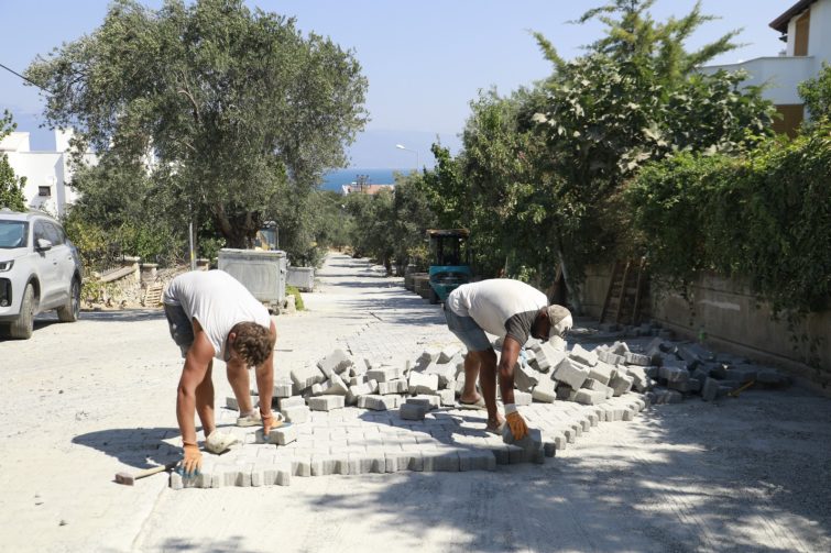 57f06800-c1ea-4b26-8f65-661000800169-755x503 BURHANİYE’DE YOL YAPIM VE ONARIM ÇALIŞMALARI KESİNTİSİZ SÜRÜYOR