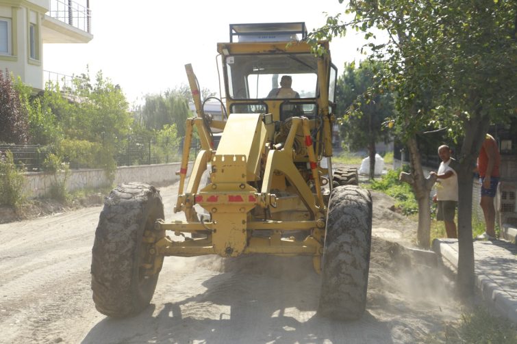 7472a514-1e21-4ecb-bae3-4449dd0e1cd5-755x503 BURHANİYE’DE YOL YAPIM VE ONARIM ÇALIŞMALARI KESİNTİSİZ SÜRÜYOR