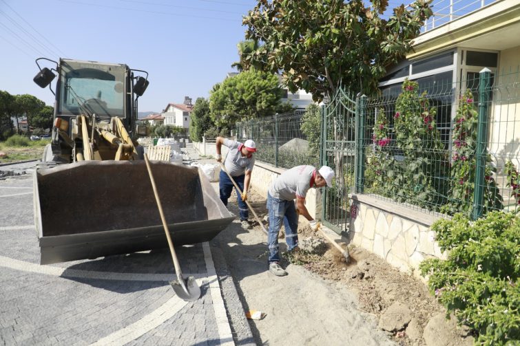 8e02c3af-e390-46b2-86b9-ca6e81396f6c-755x503 BURHANİYE’DE YOL YAPIM VE ONARIM ÇALIŞMALARI KESİNTİSİZ SÜRÜYOR