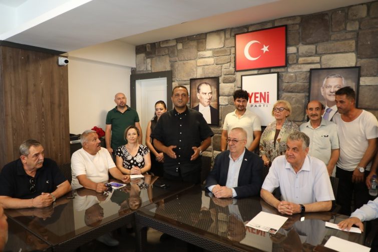 photo_2026-08-10_17-43-36-755x503 -	Edremit Belediye Başkanı Mehmet Ertaş ve 19 Meclis Üyesi Yeni Parti’ye katılmak için başvuru yaptı