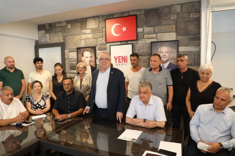 photo_2026-08-10_17-43-39-755x503 -	Edremit Belediye Başkanı Mehmet Ertaş ve 19 Meclis Üyesi Yeni Parti’ye katılmak için başvuru yaptı