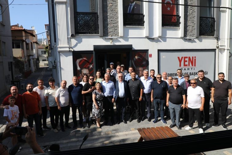 photo_2026-08-10_17-44-22-755x503 -	Edremit Belediye Başkanı Mehmet Ertaş ve 19 Meclis Üyesi Yeni Parti’ye katılmak için başvuru yaptı