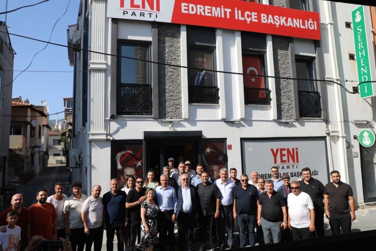 photo_2026-08-10_17-44-23-755x503 -	Edremit Belediye Başkanı Mehmet Ertaş ve 19 Meclis Üyesi Yeni Parti’ye katılmak için başvuru yaptı