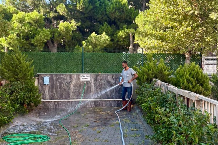 okullartemizlendi-burhaniyebld-1-755x503 BURHANİYE BELEDİYESİ, OKULLARI YENİ EĞİTİM YILINA HAZIRLADI